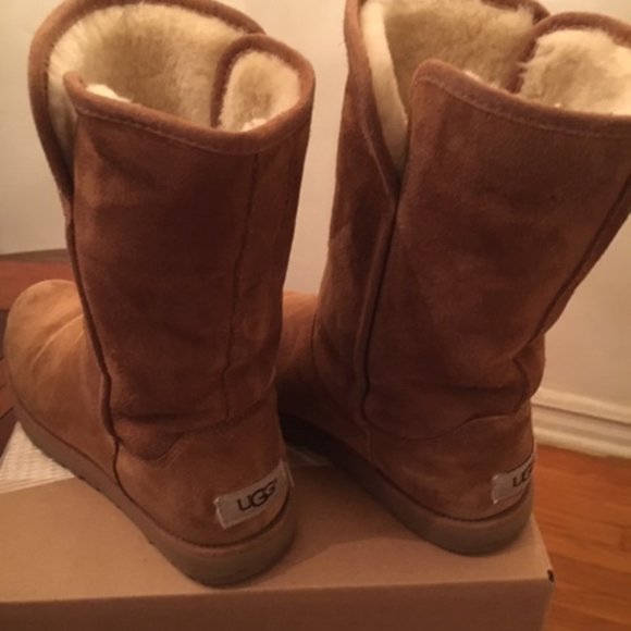 UGGS BOOTS - Picture 4 of 5